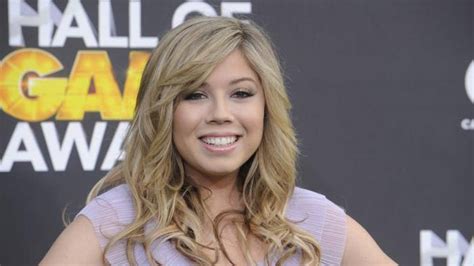 Racy Lingerie Selfies of Nickelodeons iCarly Star Jennette。